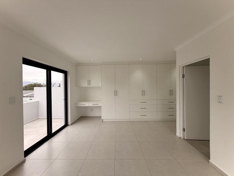 To Let 4 Bedroom Property for Rent in Heritage Park Western Cape